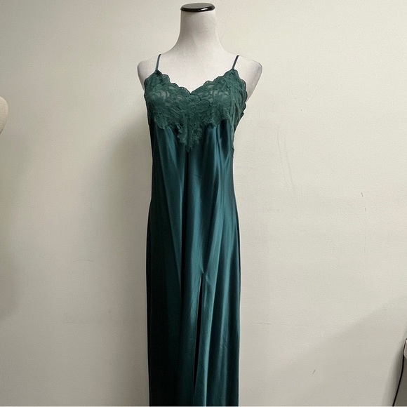 Victoria’s Secret Emerald green gown satin lace nwot L - Picture 1 of 10
